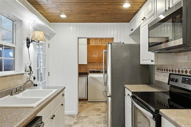 Building Photo - 644 Bellaire Dr