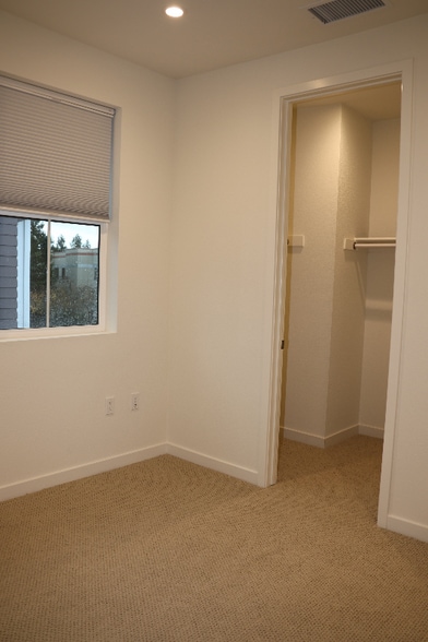 Building Photo - 213 Wellness Wy