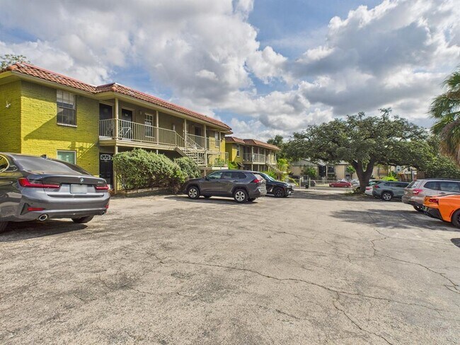 Building Photo - 2302 East Side Dr