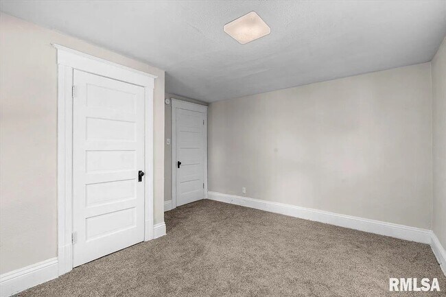 Building Photo - 1624 N 5th St