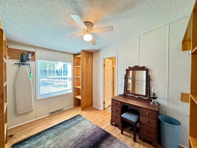 Building Photo - FULLY FURNISHED, ALL INCLUSIVE, LAKE ACCESS BEAUTY FOR RENT