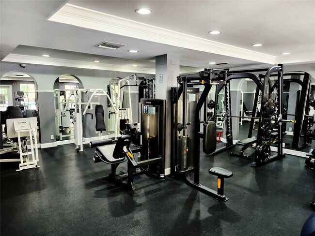 Building Photo - 720 S Sapodilla Ave