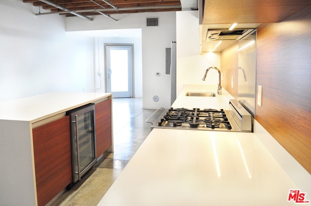 Building Photo - 2135 E 7th Pl