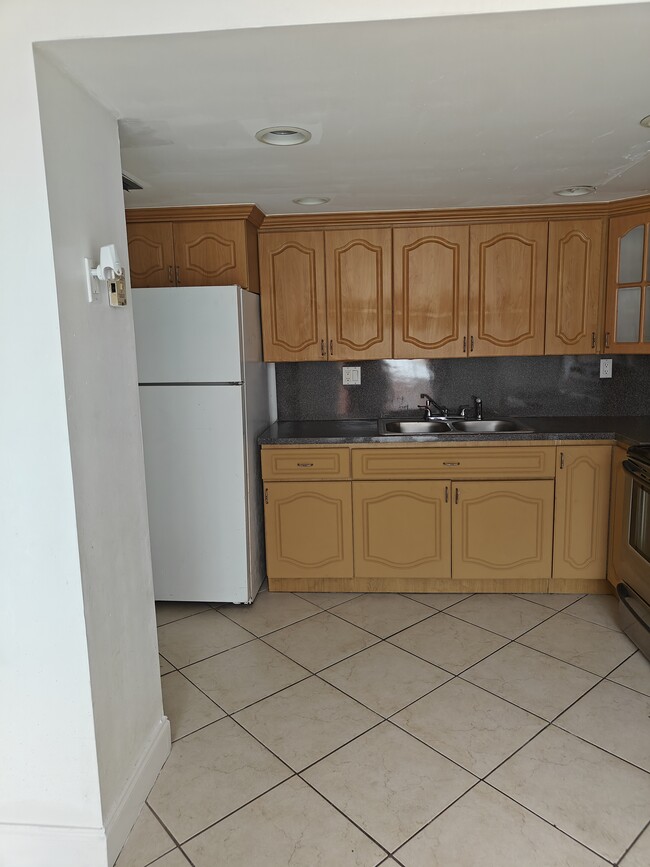 Kitchen - 4156 W 10th Ln