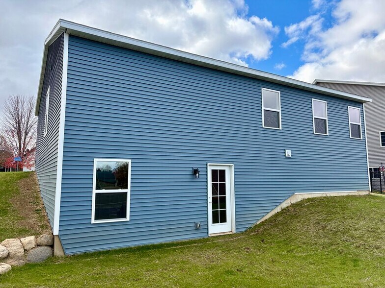 Building Photo - 1510 Wedgewood Dr