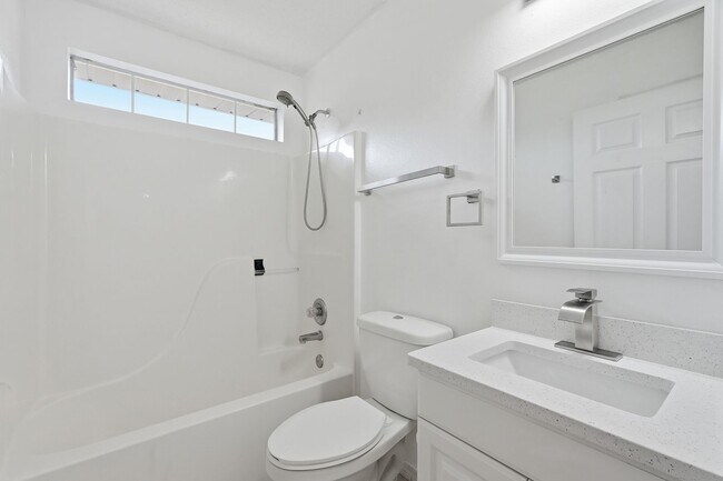 Building Photo - Renovated Home in Niceville!