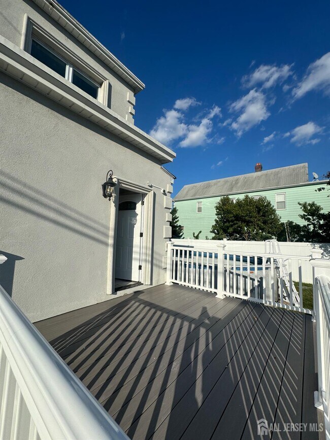 Building Photo - 537 Harding Ave
