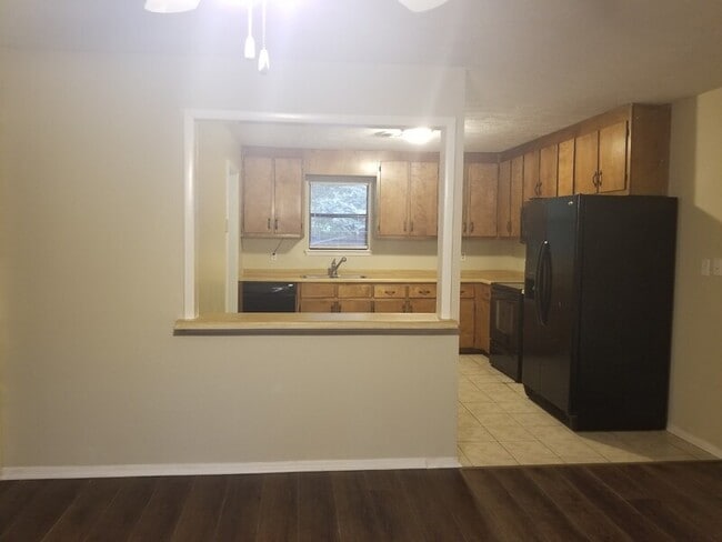 Building Photo - 1330 White Oak Dr