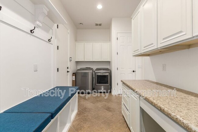 Building Photo - 1636 E Sattoo Way