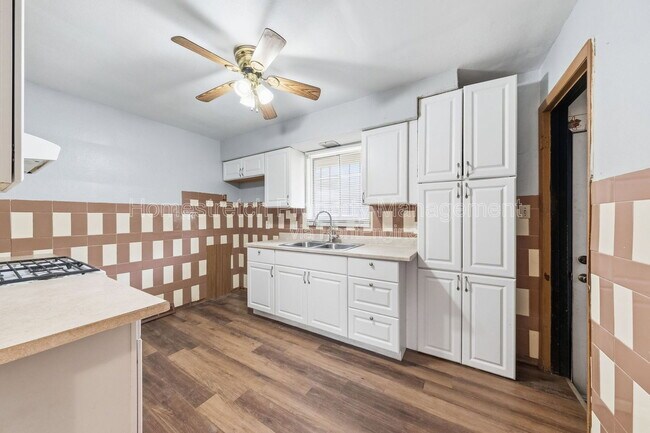 Building Photo - 2301 Belleview Ave