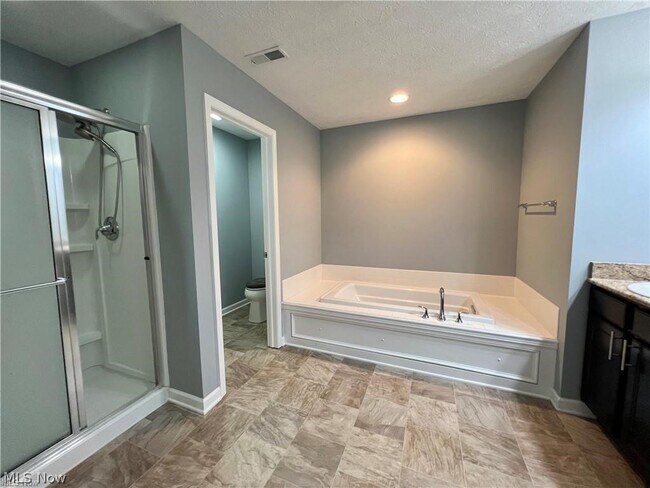 Building Photo - 10454 Dogwood Dr