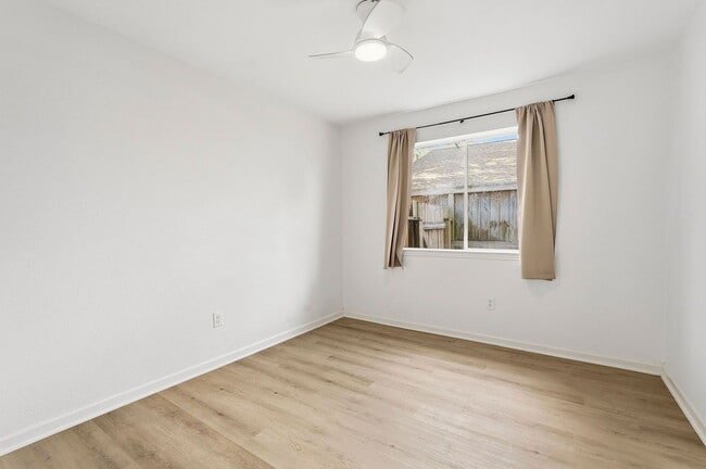 Building Photo - 11011 Almond Grove