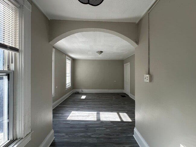 Building Photo - *** Shadyside * Large 4 Bedroom House For ...