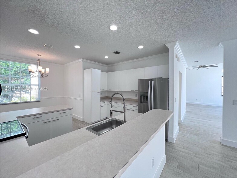 Building Photo - 725 NW 156th Ave