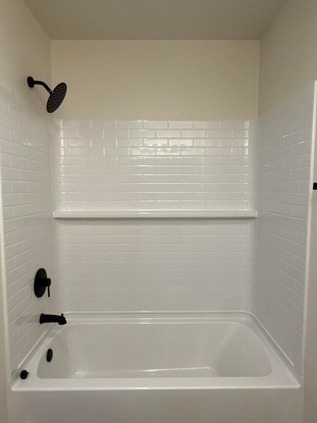 Building Photo - 2509 Kenwood Ave