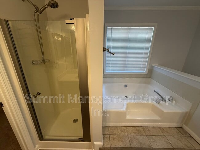 Building Photo - 1528 St Dunstans Rd