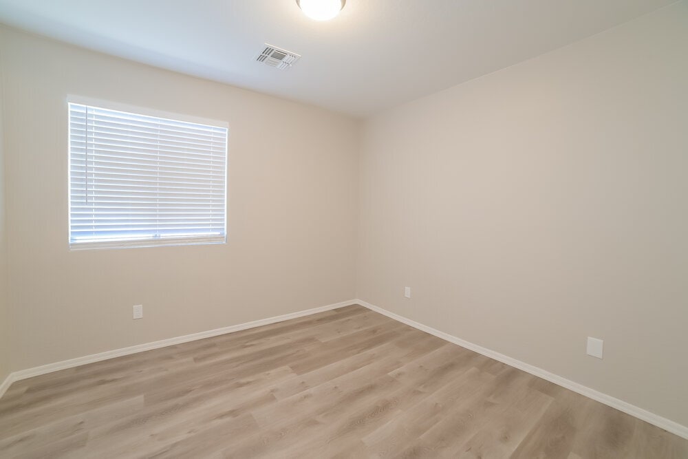 Building Photo - 12557 W Mandalay Ln