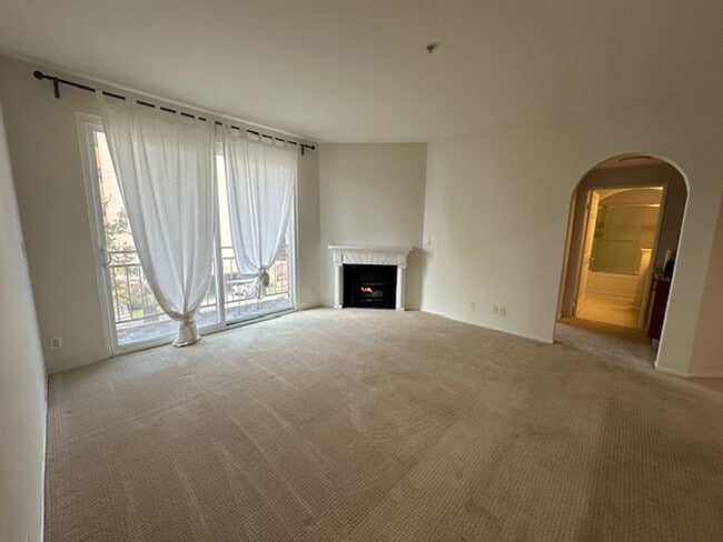 Building Photo - 620 S Gramercy Pl