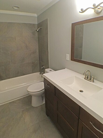 Building Photo - 555 Herzl St