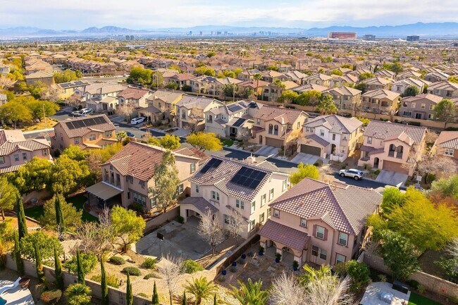 Building Photo - Summerlin West Resort Style Home
