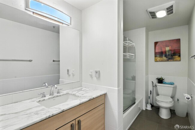 Building Photo - 555 4th St