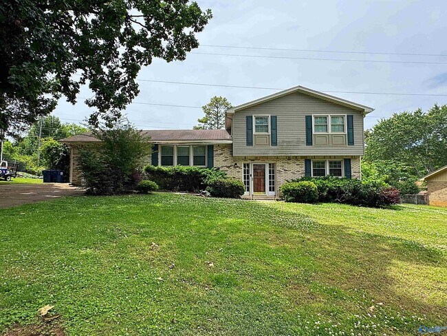 Building Photo - 11406 Crestfield Dr SE