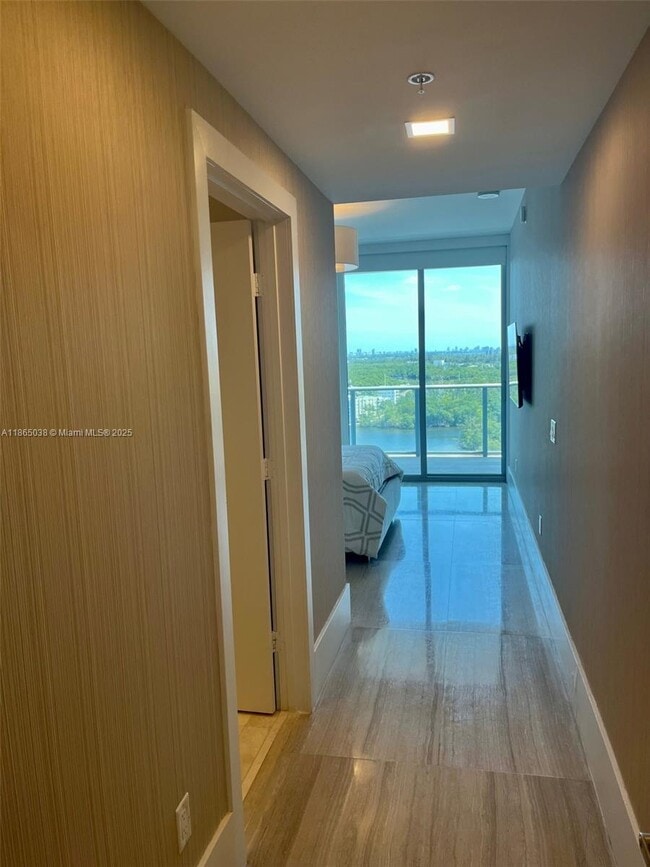 Building Photo - 17111 Biscayne Blvd
