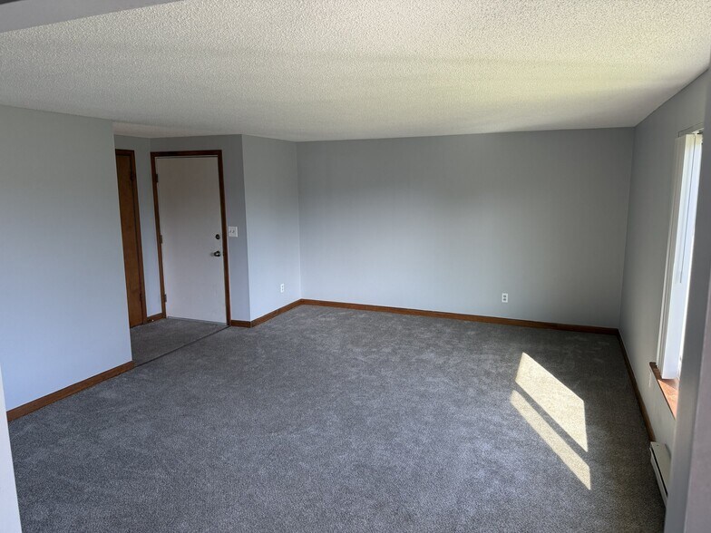 Building Photo - 2721 Alder Creek Dr S