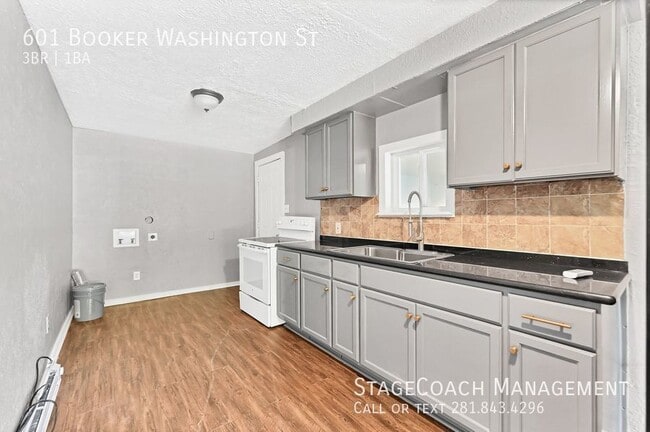 Building Photo - 601 Booker T Washington St