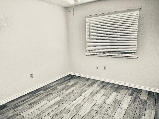 Building Photo - 12726 Stillington Dr