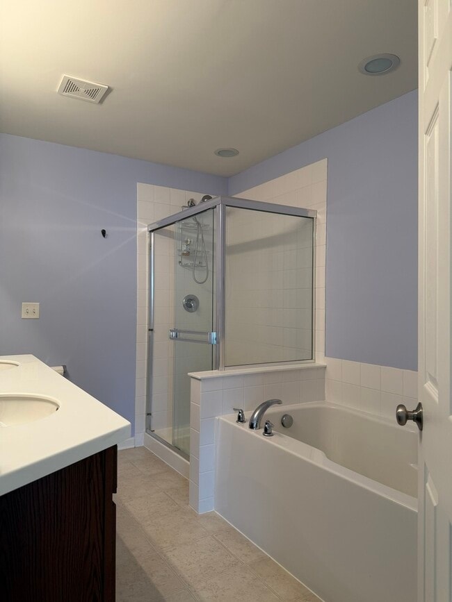 Building Photo - 544 Silverton Dr