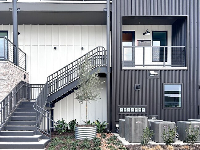 Building Photo - Resort-Style Living at Dovetail | 2 Bed / 2 Bath | Gated Entry