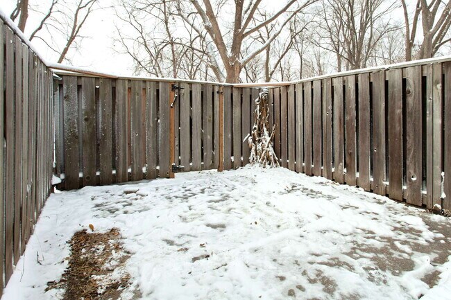 Building Photo - Charming 3-Bed Duplex in SE Minneapolis