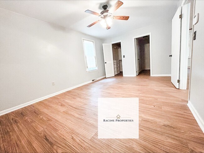 Building Photo - 147 Sunshine Dr