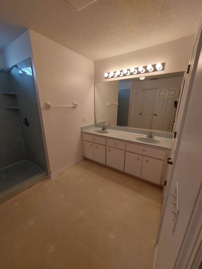 Building Photo - 8206 SW 135th Street Rd