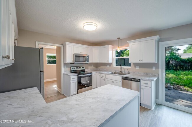 Building Photo - 6264 Diane Rd