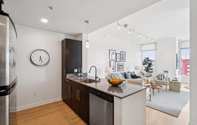 Building Photo - 55 Page St