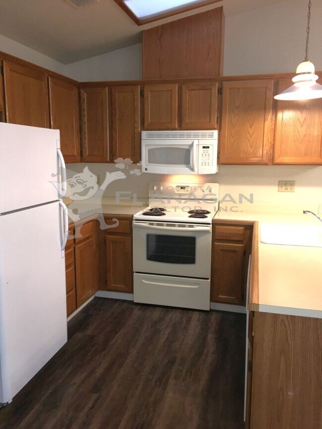 Building Photo - 3057 W Queens Cir