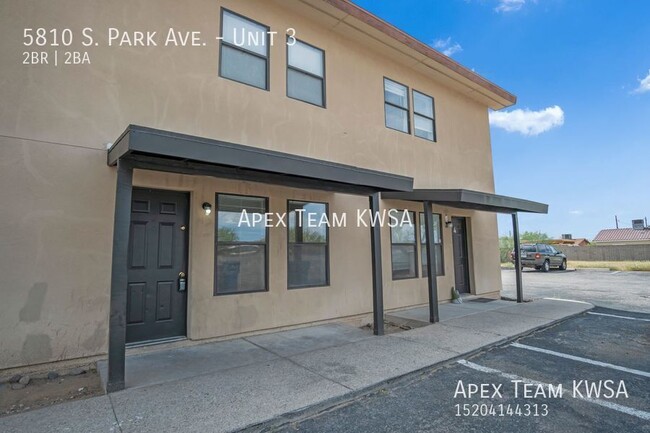 Building Photo - $1150- 2 Bed | 1.5 Bath Townhome Unit with...