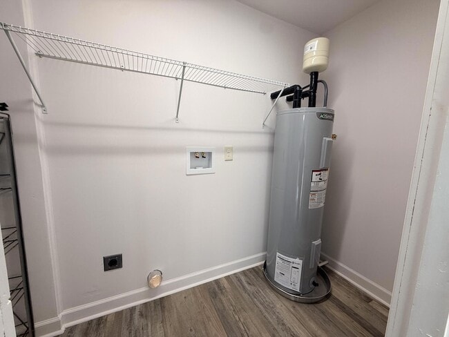 Building Photo - 205 Robert E Lee St