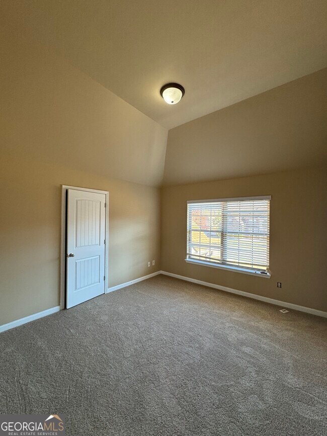 Building Photo - 352 Plymstock Dr