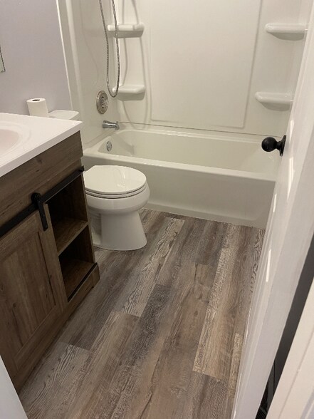 Building Photo - 1301 Buena Vista Dr