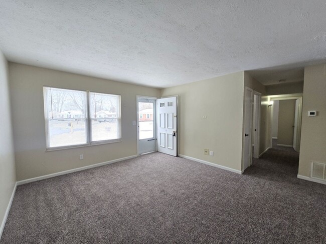 Building Photo - Nice, Recently Renovated, 3 Bedrooms, 1 Bath, Brick Ranch Home available Now! Located on a Cul de...