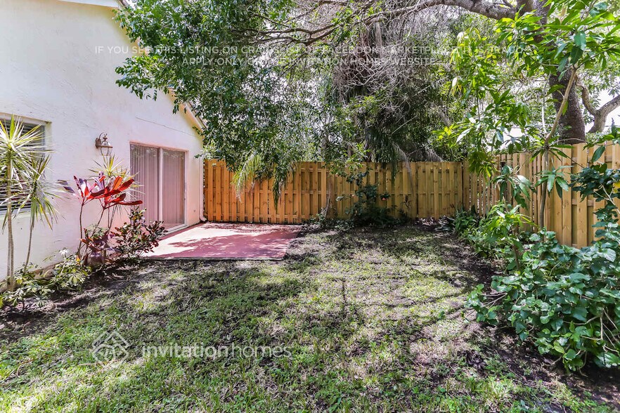 Building Photo - 7201 Vaca Key Way