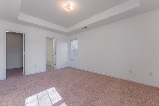 Building Photo - 290 Stone Hill Dr