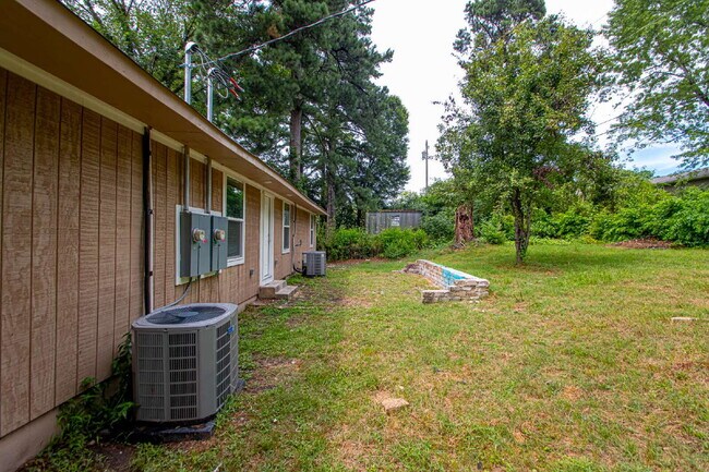 Building Photo - For Rent: Spacious Studio with 2 Baths in ...
