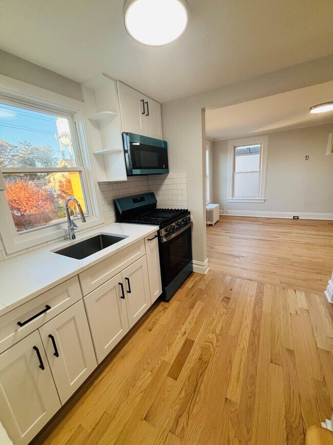 Building Photo - 45 Glen Head Rd