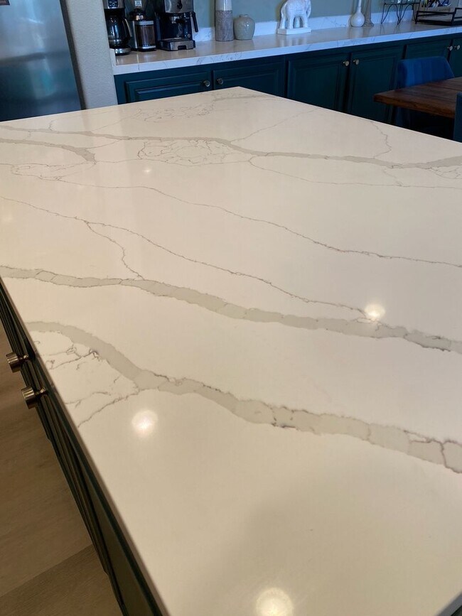 Building Photo - Spacious 4-Bedroom Townhome with Downstairs Bed/Bath in Creekside!