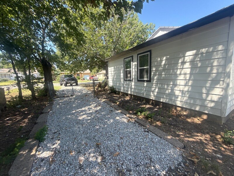 Building Photo - 506 NE 37th St