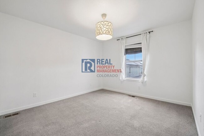 Building Photo - 8396 Bijou Crk Ave